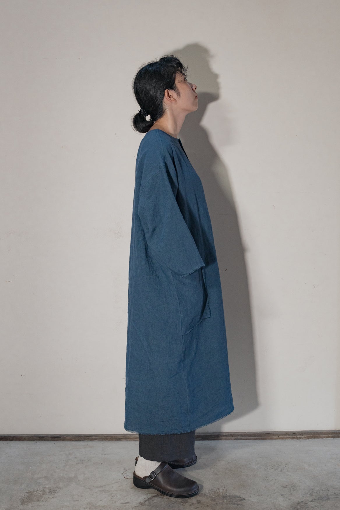 Sun-dried linen collarless dress