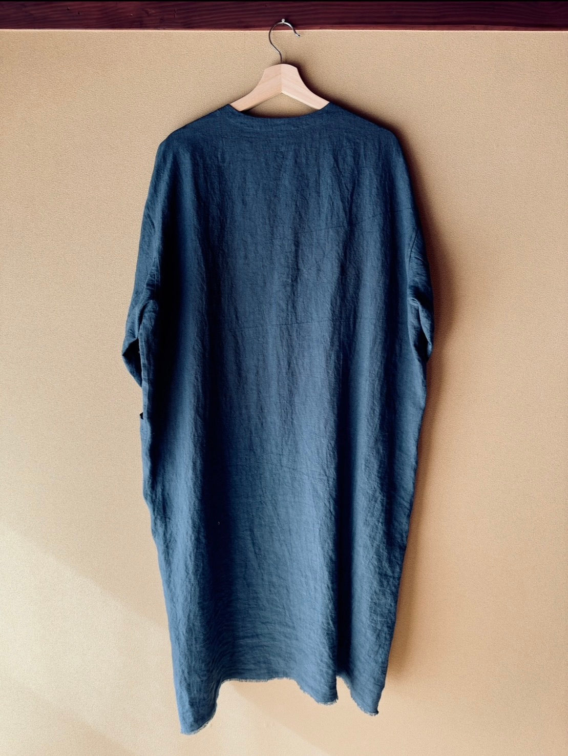 Sun-dried linen collarless dress