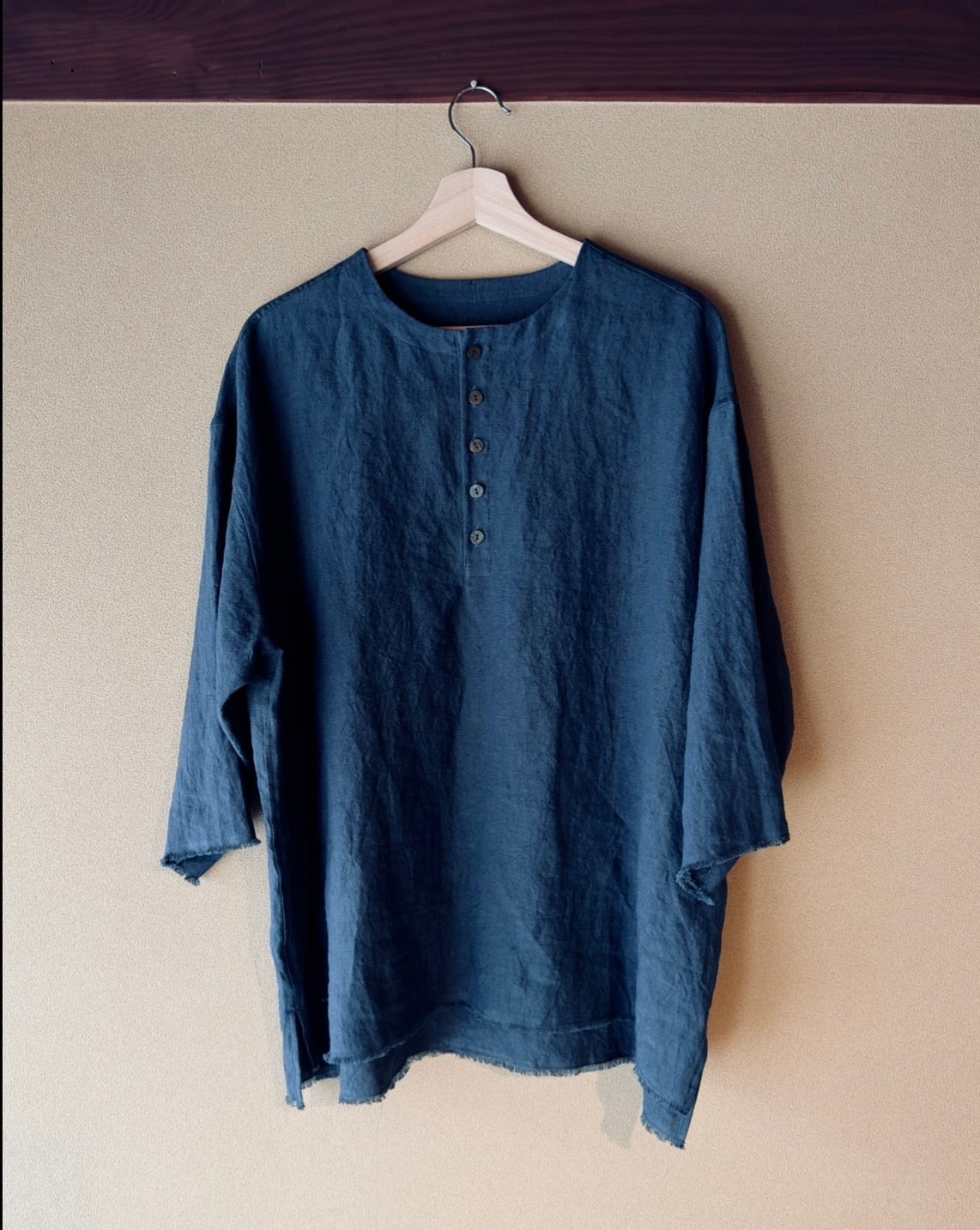 Sun-dried linen pullover